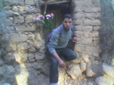 ilyas avec ses fleure
